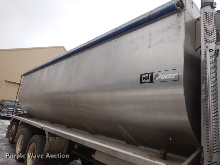 image for item KW9681 2005 Sterling LT9500  feed delivery truck