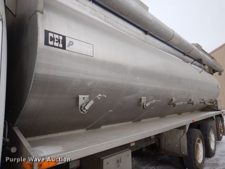 image for item KW9681 2005 Sterling LT9500  feed delivery truck