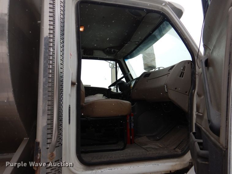 image for item KW9681 2005 Sterling LT9500  feed delivery truck