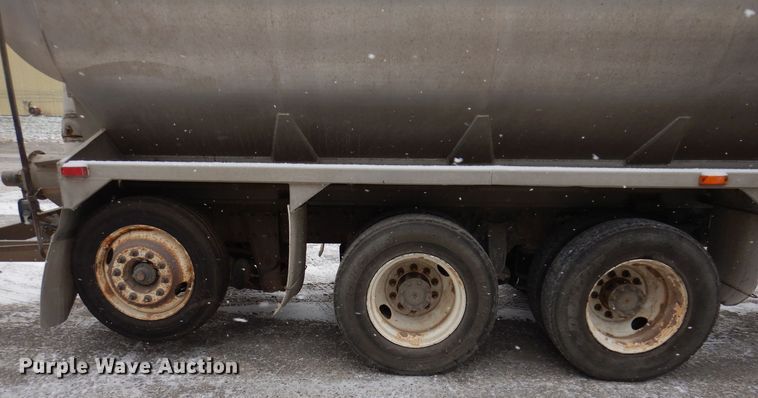 image for item KW9681 2005 Sterling LT9500  feed delivery truck