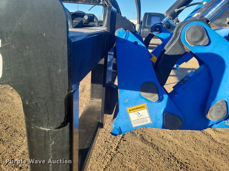 image for item LG9388 2004 New Holland TM175  MFWD tractor