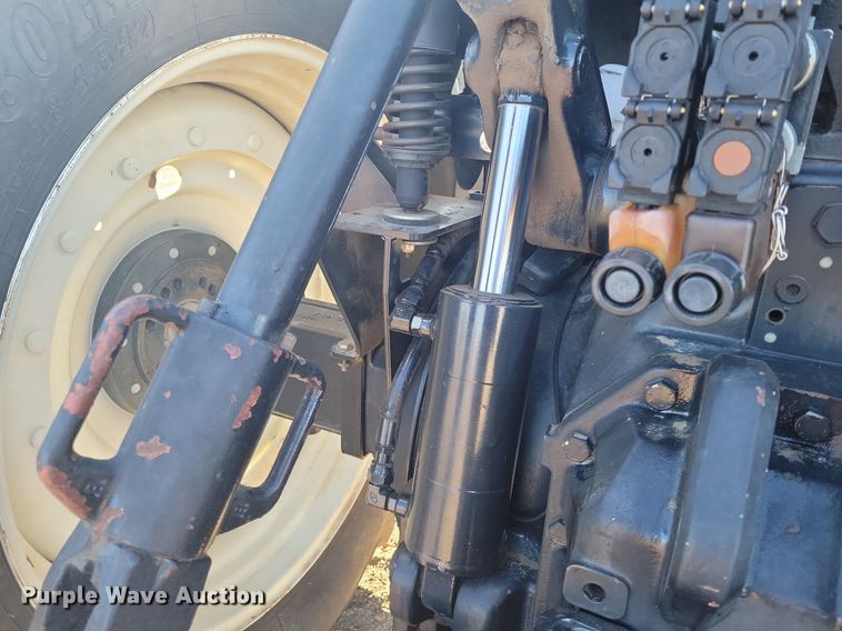 image for item LG9388 2004 New Holland TM175  MFWD tractor