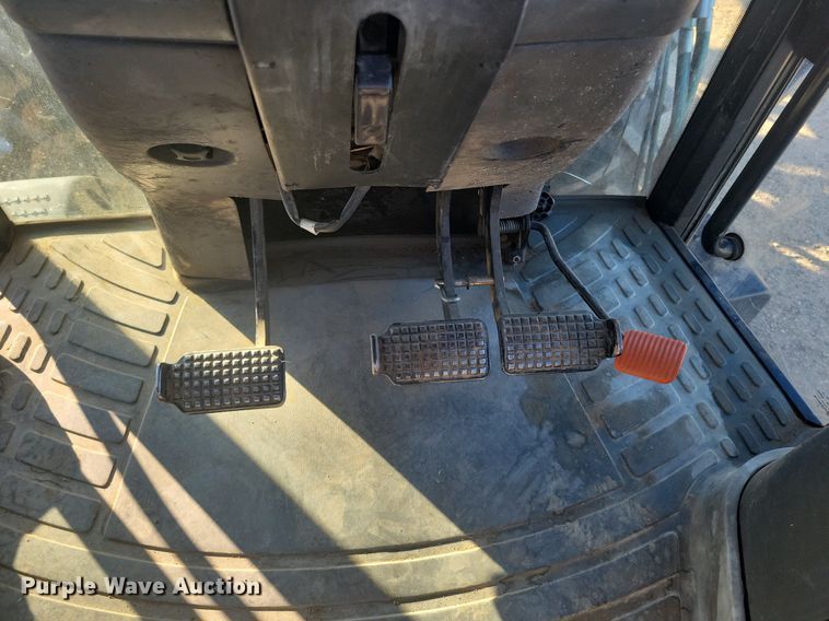 image for item LG9388 2004 New Holland TM175  MFWD tractor