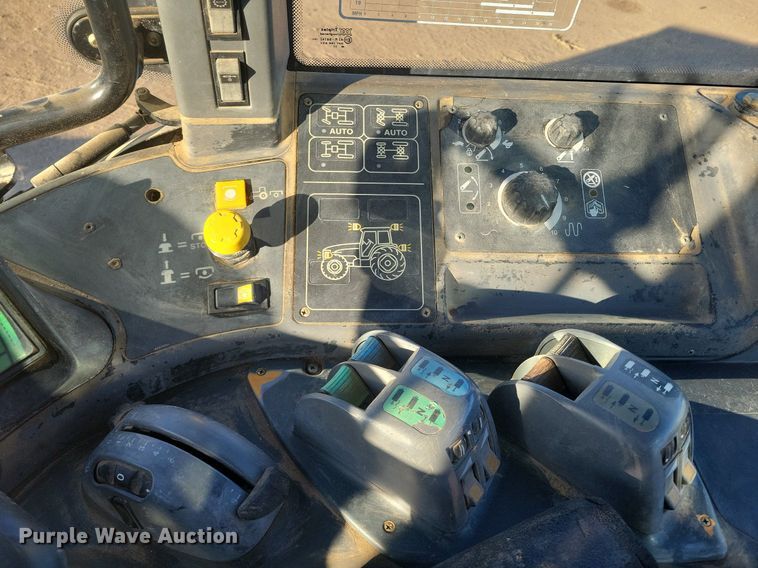 image for item LG9388 2004 New Holland TM175  MFWD tractor