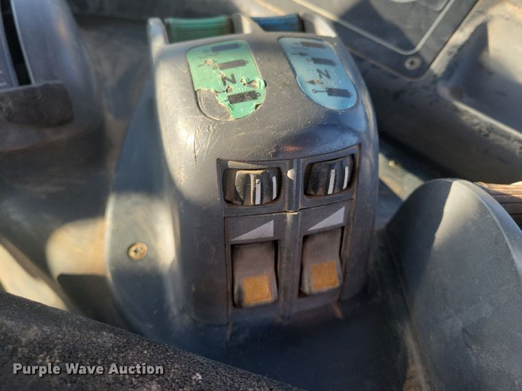 image for item LG9388 2004 New Holland TM175  MFWD tractor