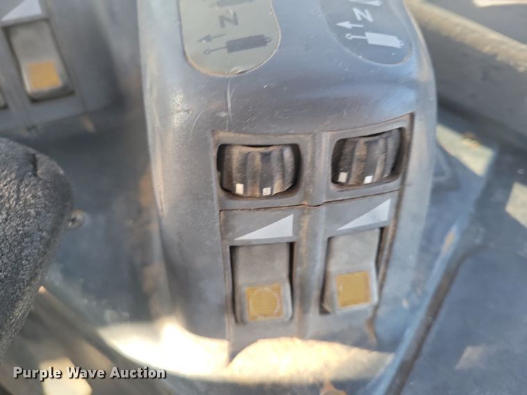 image for item LG9388 2004 New Holland TM175  MFWD tractor