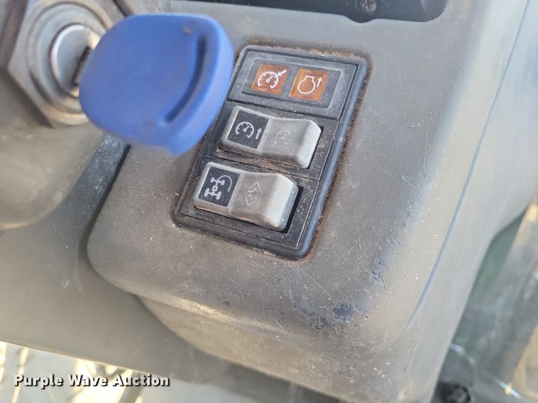 image for item LG9388 2004 New Holland TM175  MFWD tractor