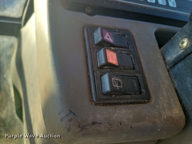 image for item LG9388 2004 New Holland TM175  MFWD tractor