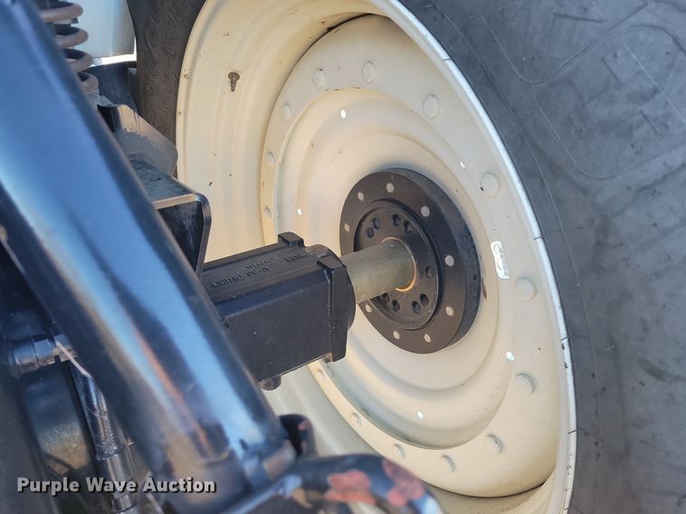 image for item LG9388 2004 New Holland TM175  MFWD tractor