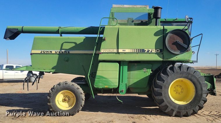 image for item LG9391 1987 John Deere 7720 Titan II  combine