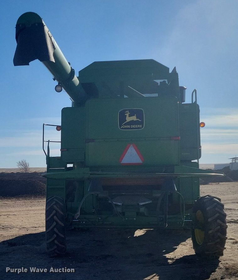 image for item LG9391 1987 John Deere 7720 Titan II  combine