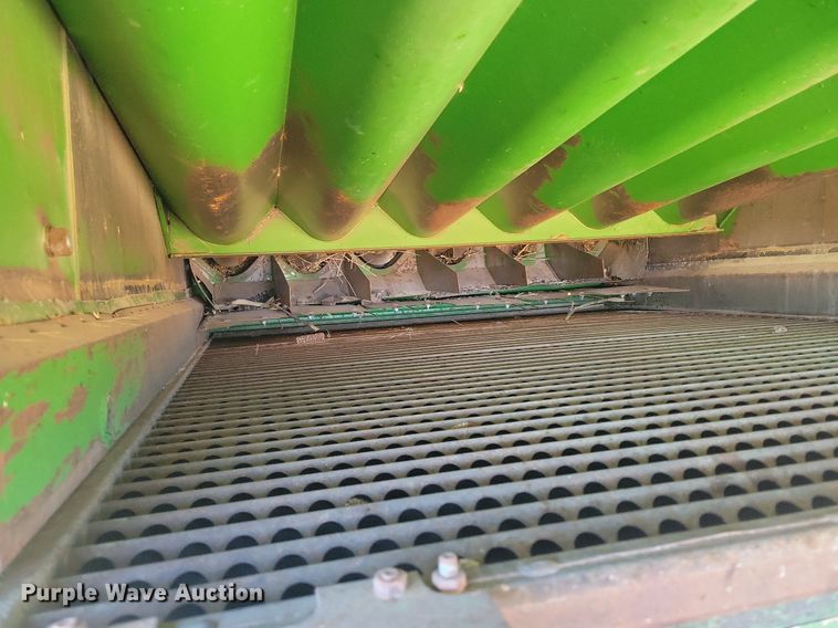 image for item LG9391 1987 John Deere 7720 Titan II  combine