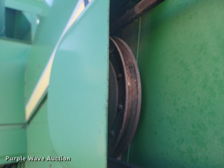 image for item LG9391 1987 John Deere 7720 Titan II  combine