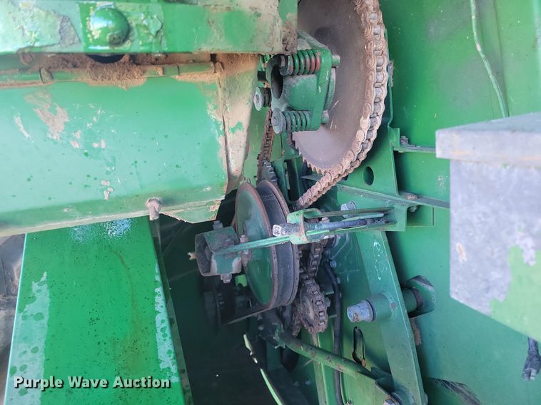 image for item LG9391 1987 John Deere 7720 Titan II  combine