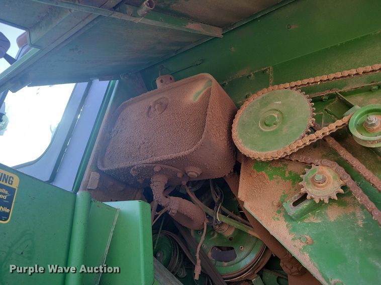image for item LG9391 1987 John Deere 7720 Titan II  combine