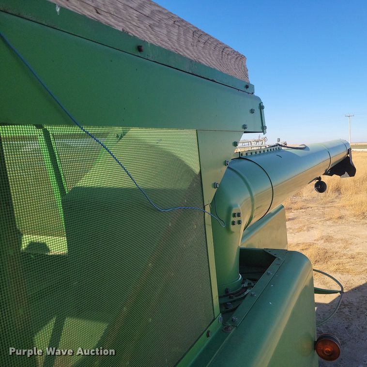 image for item LG9391 1987 John Deere 7720 Titan II  combine