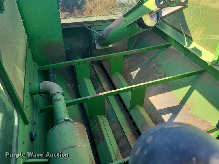 image for item LG9391 1987 John Deere 7720 Titan II  combine