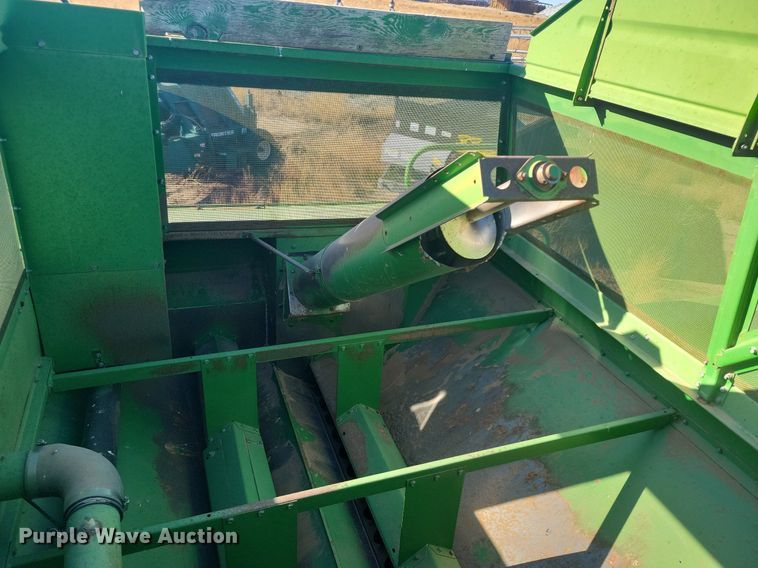 image for item LG9391 1987 John Deere 7720 Titan II  combine