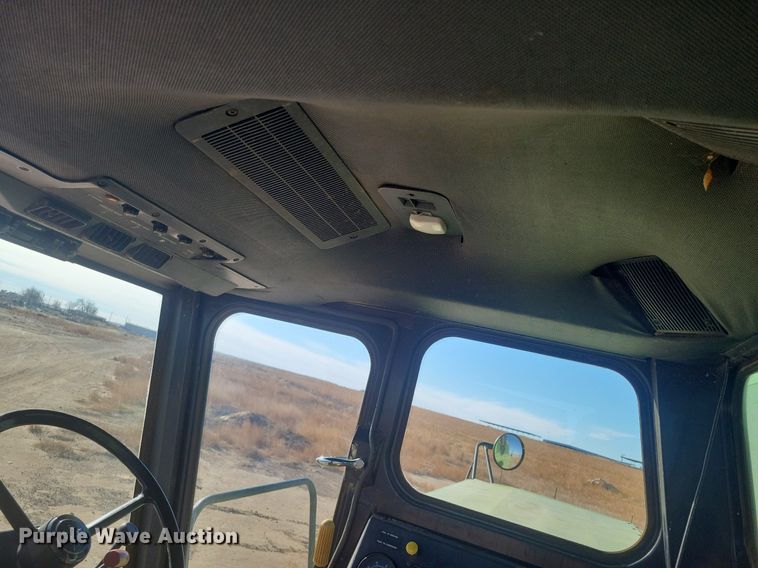 image for item LG9391 1987 John Deere 7720 Titan II  combine