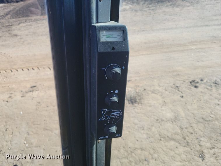 image for item LG9391 1987 John Deere 7720 Titan II  combine