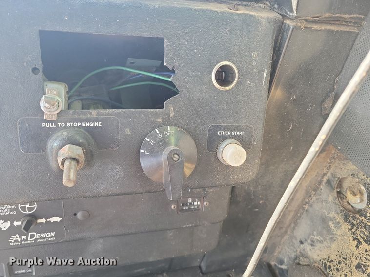 image for item LG9391 1987 John Deere 7720 Titan II  combine