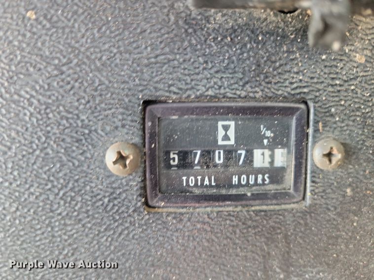 image for item LG9391 1987 John Deere 7720 Titan II  combine