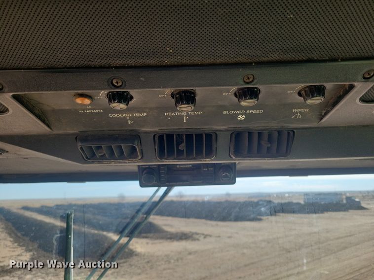 image for item LG9391 1987 John Deere 7720 Titan II  combine