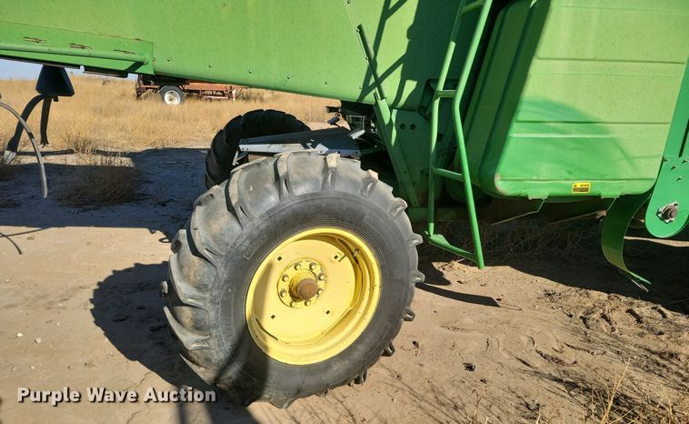 image for item LG9391 1987 John Deere 7720 Titan II  combine