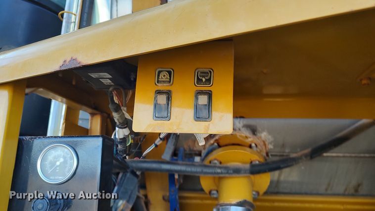 image for item LK9436 2010 Ag-Chem TerraGator 9203  sprayer