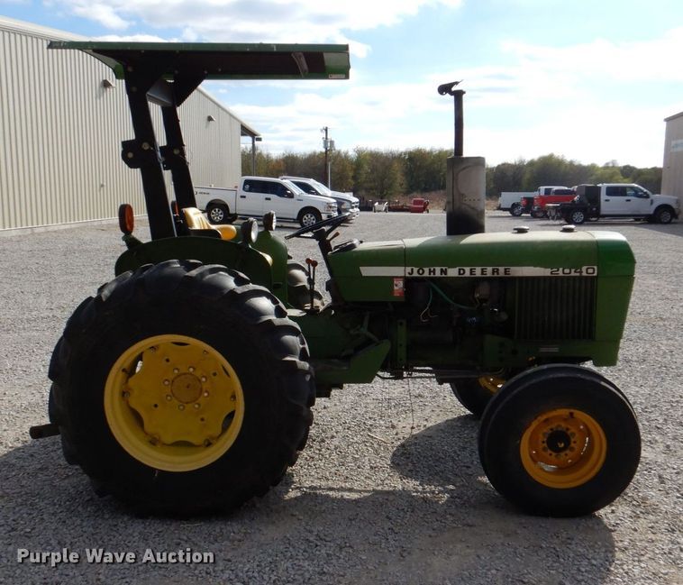 image for item LP9090 1976 John Deere 2040  tractor