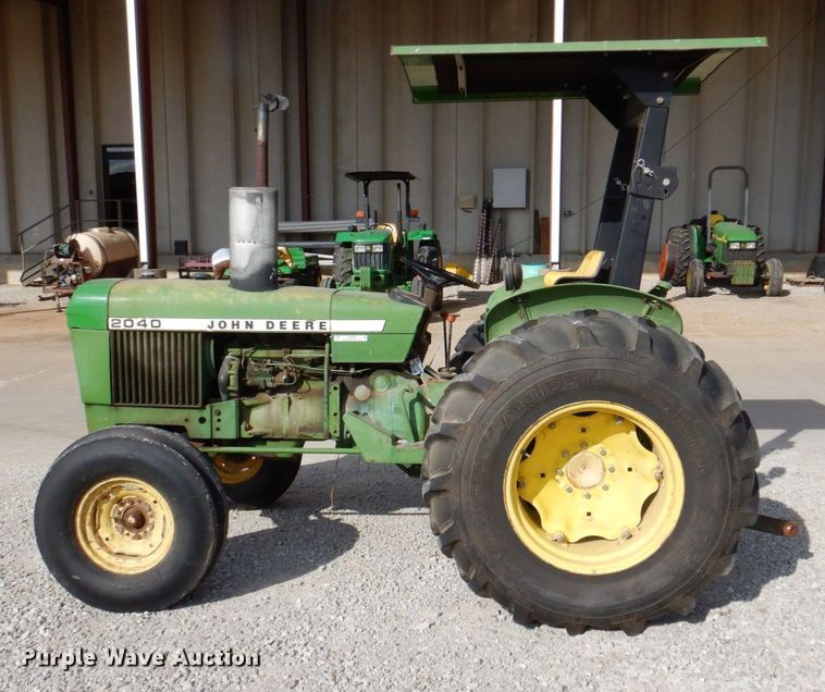 image for item LP9090 1976 John Deere 2040  tractor