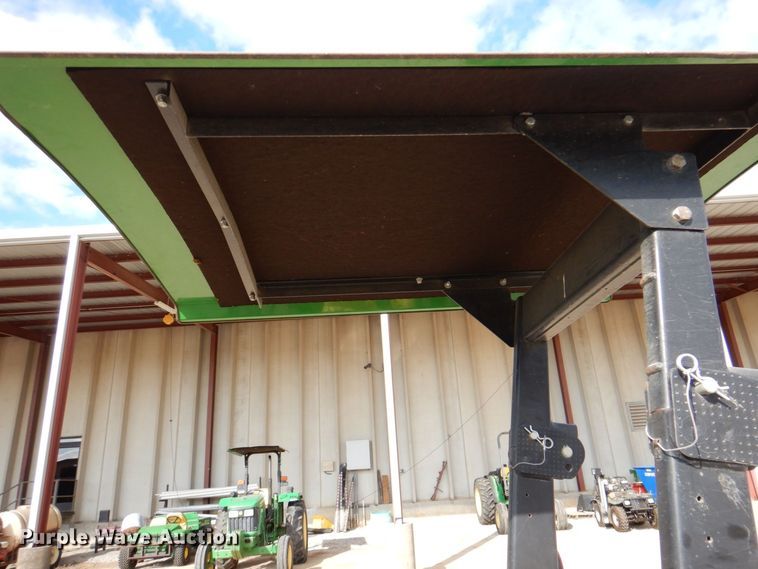 image for item LP9090 1976 John Deere 2040  tractor