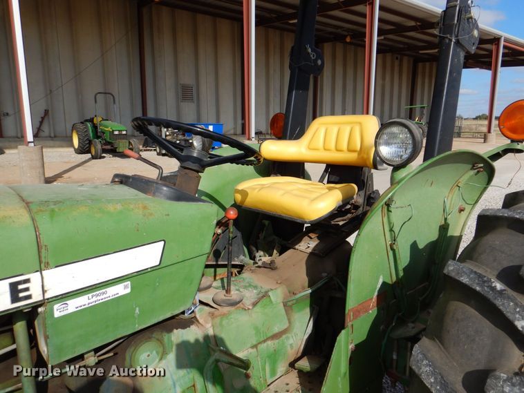 image for item LP9090 1976 John Deere 2040  tractor