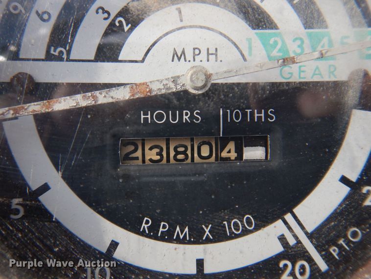 image for item LP9090 1976 John Deere 2040  tractor