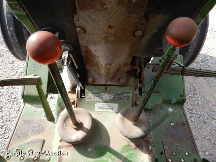 image for item LP9090 1976 John Deere 2040  tractor