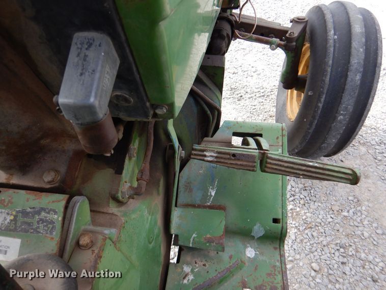 image for item LP9090 1976 John Deere 2040  tractor