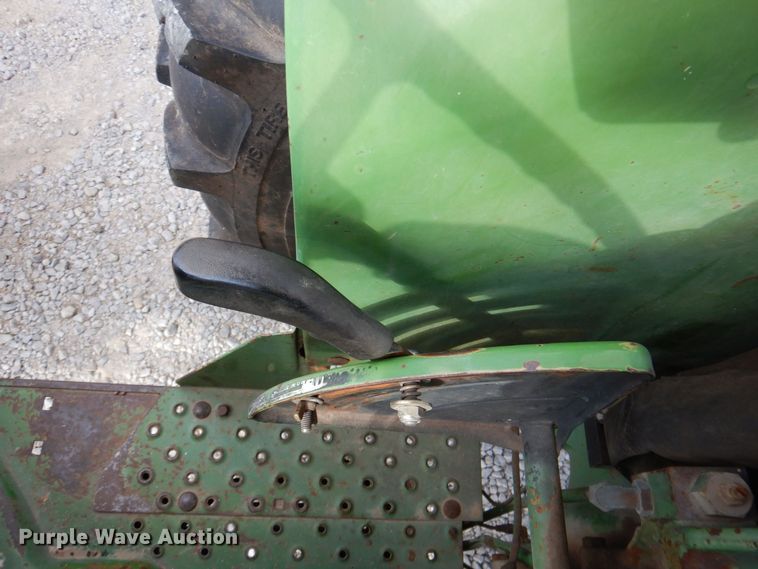 image for item LP9090 1976 John Deere 2040  tractor