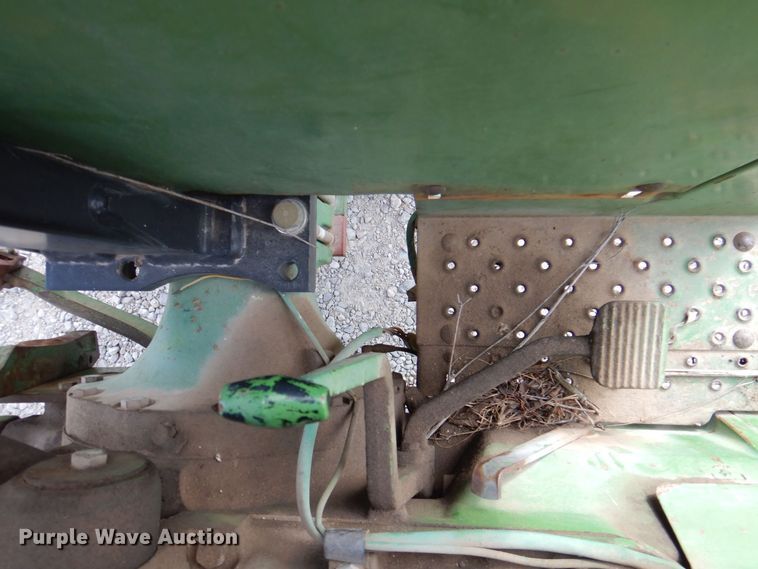 image for item LP9090 1976 John Deere 2040  tractor