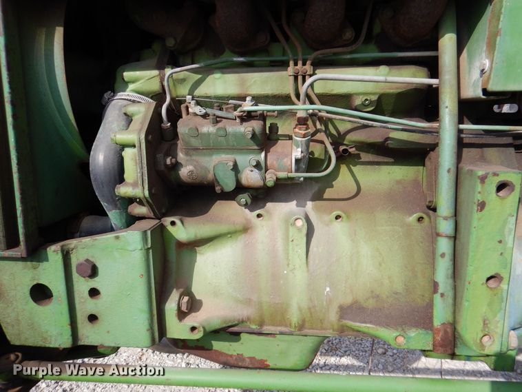 image for item LP9090 1976 John Deere 2040  tractor