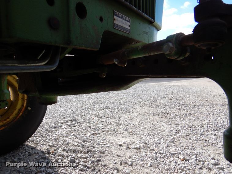 image for item LP9090 1976 John Deere 2040  tractor