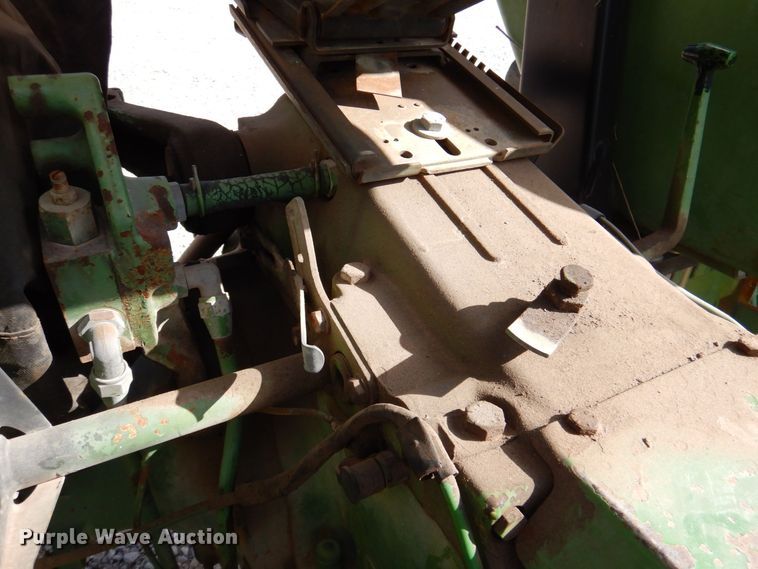 image for item LP9090 1976 John Deere 2040  tractor