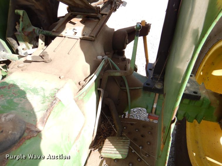 image for item LP9090 1976 John Deere 2040  tractor