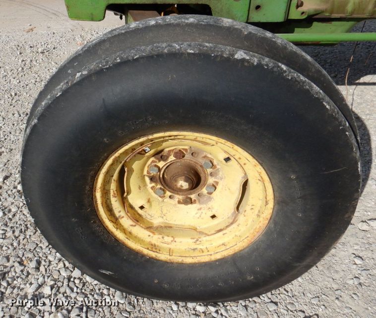 image for item LP9090 1976 John Deere 2040  tractor