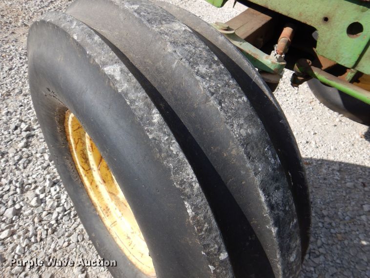 image for item LP9090 1976 John Deere 2040  tractor