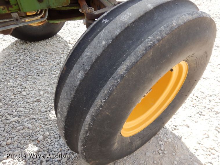 image for item LP9090 1976 John Deere 2040  tractor