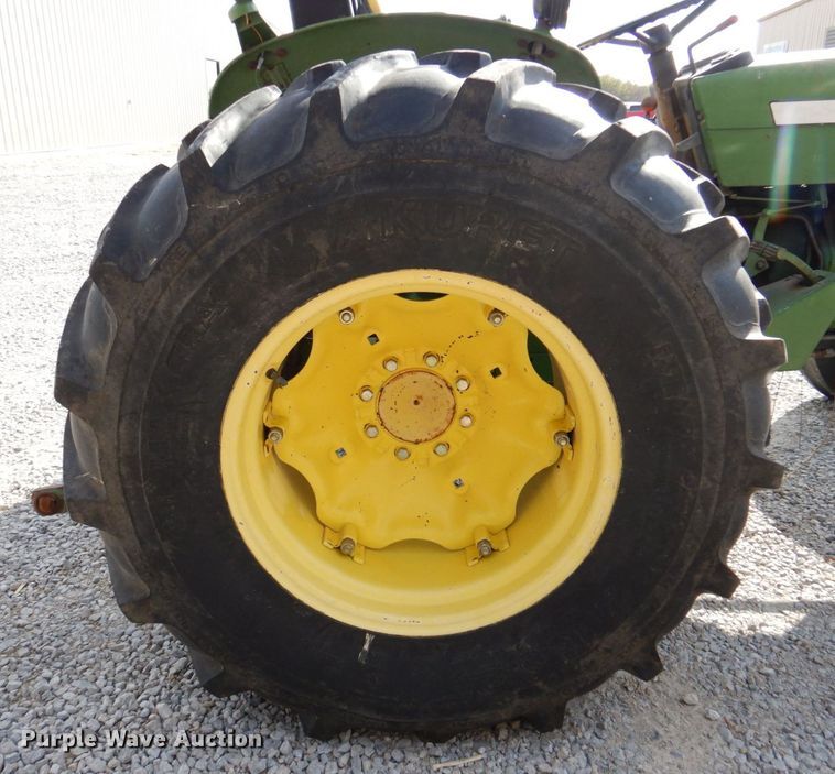 image for item LP9090 1976 John Deere 2040  tractor