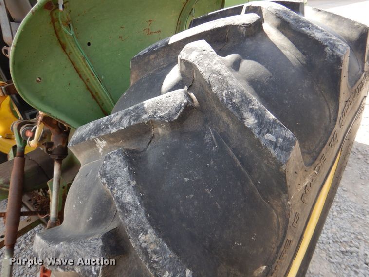 image for item LP9090 1976 John Deere 2040  tractor