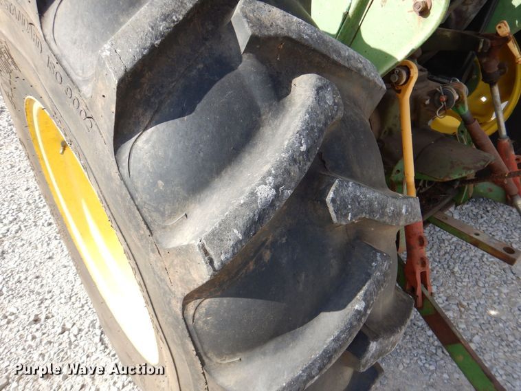 image for item LP9090 1976 John Deere 2040  tractor