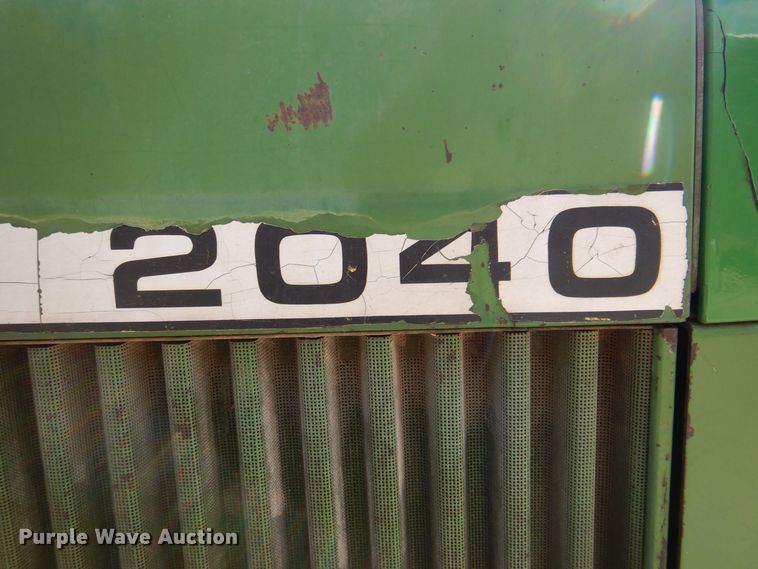 image for item LP9090 1976 John Deere 2040  tractor