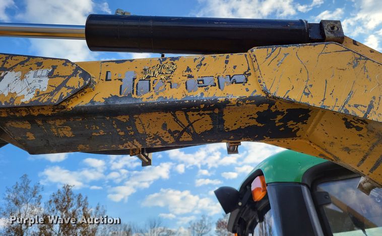 image for item LR9087 2016 John Deere 6115M  MFWD tractor